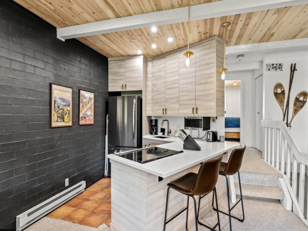 300 yards to the Slopes Sleeps 6 3 miles to Downtown